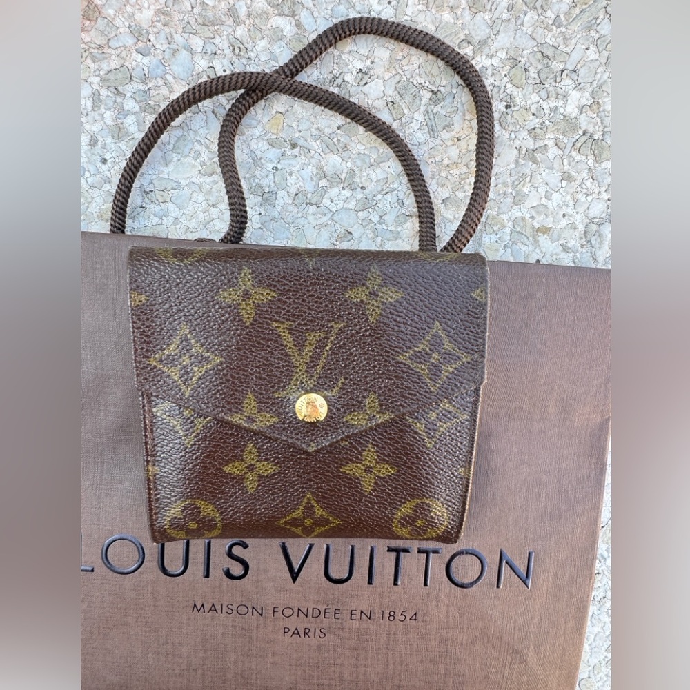 Louis Vuitton Classic Monogram Vintage Wallet. with authentic dust bag & bag! 🤎 - Picture 12 of 13